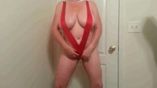 38H tits Lateshay in red homemade swimsuit