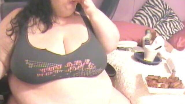 HUGE n HOT(Rhonda) - SSBBW Chicken Wing Throw down