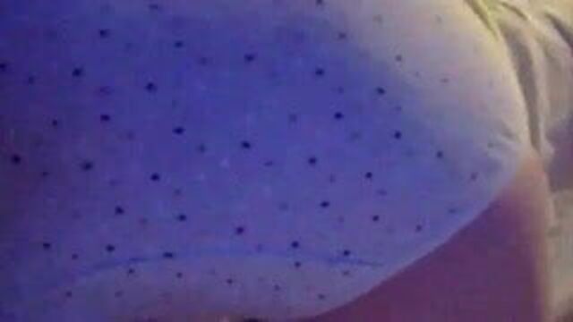 Honeydrop wags her ass