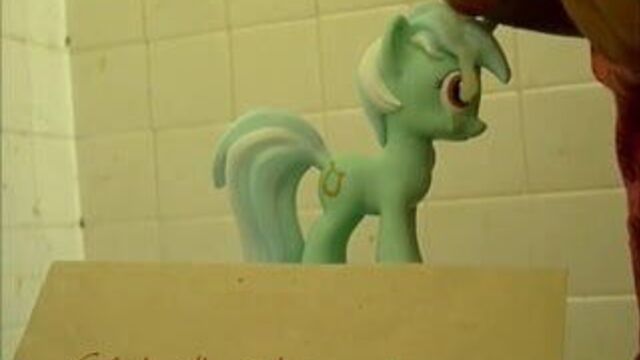 (MLP)Lyra's other favourite human appendage