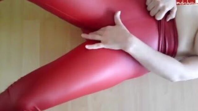 Nylonwife -red cameltoe rubbing and big titts shake