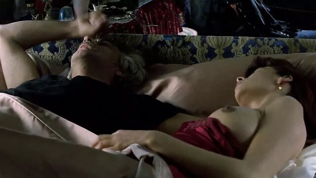 Mathilda May - ''La teta y la luna''