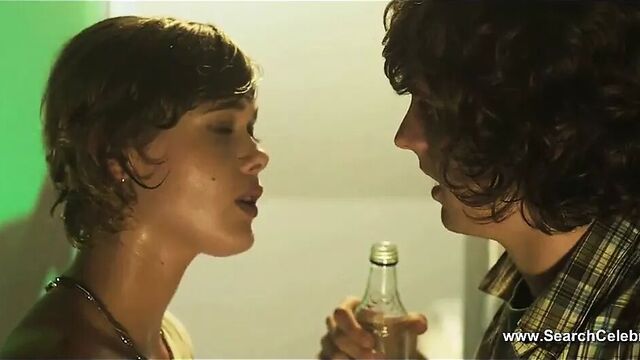 Mathilde Warnier nude - A toute epreuve (2014)