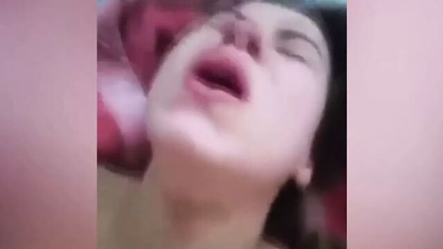 Yavas sik askim diye inleyen turk kiz