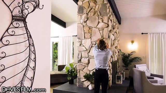 He Bangs Bunny Colby's Hairy Pussy While Visiting A House