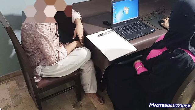 Lady lawyer ne rishwat me Lund maang lia