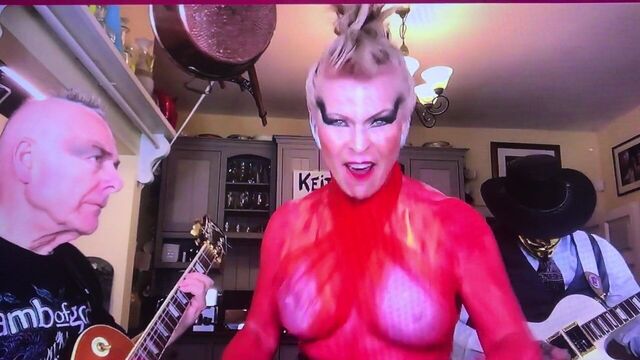 Toyah see through top(nipples)