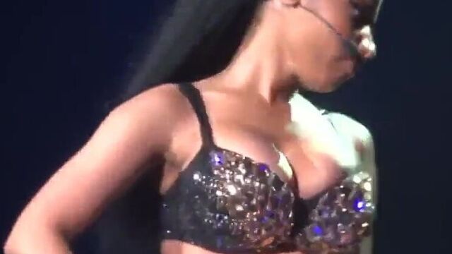 Nicki Minaj - Anaconda LIVE