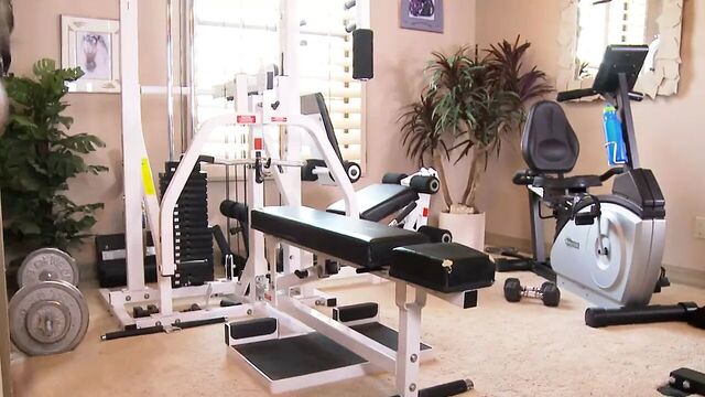 CANDICE WORKS OUT HER NICE PUSSY IN THE GYM