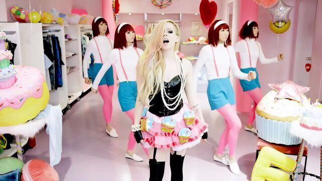 Say Hello To Avril Lavigne's Kitty - PMV