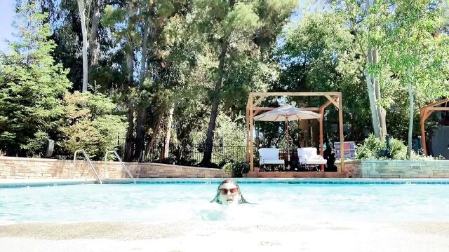 Sexy Alexandra Daddario Flaunts Her Awesome Boobs