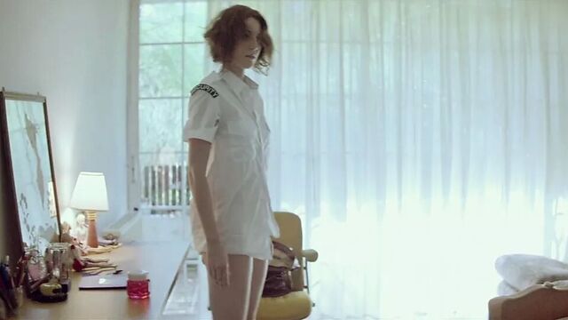 Dogtooth - Kynodontas (2009) 014 Anna Kalaitzidou