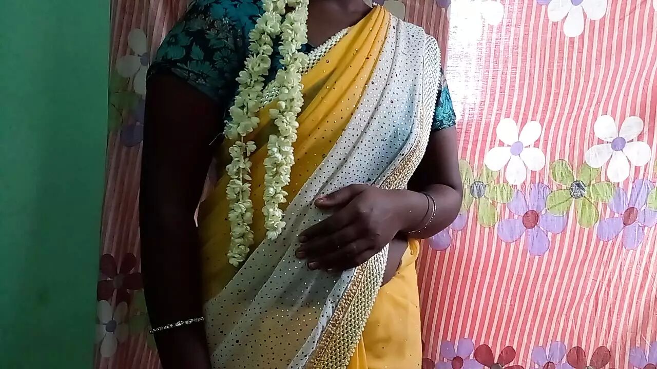 Indian hot girl removing saree watch online | GiG.SEX