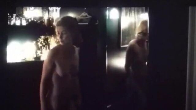 Rosamund Pike - ''A Private War'' (LQ)
