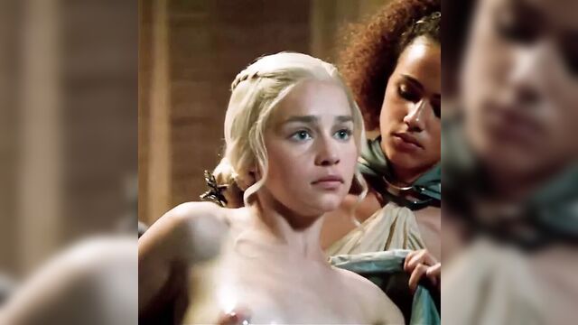 Emilia Clarke showing tits and ass getting out of the tub