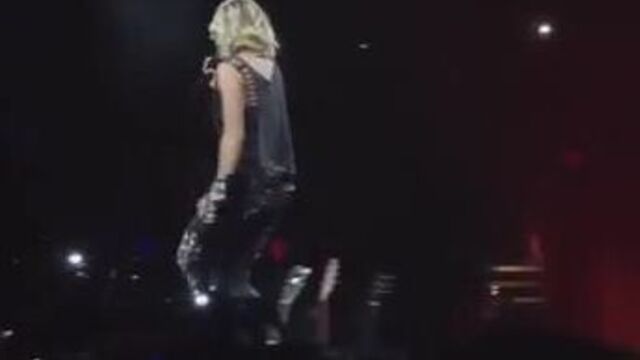 Carrie Underwood's ASS makes me so horny