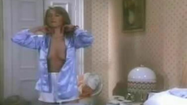 Amanda Donohoe topless