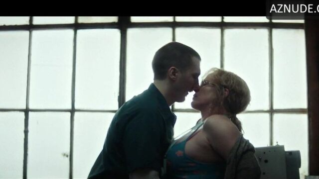 Hot Milf Patricia Arquette having sex with younger guys