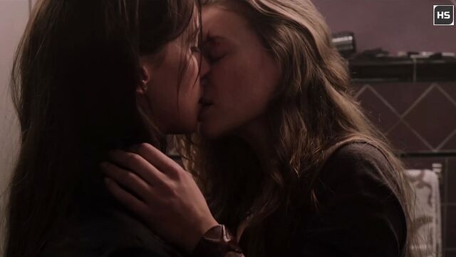 Katie Cassidy Hot Lesbian Kiss 4K