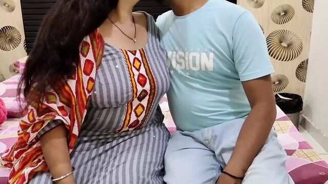 A desi wife seduces her boyfriend to fuck and fill her holes with cum