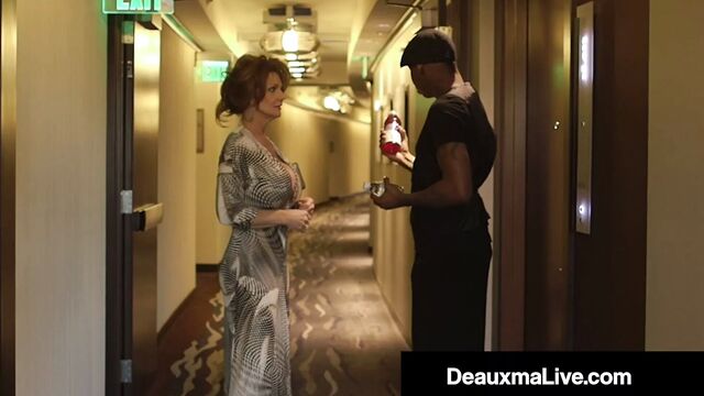 Sexy Southern Cougar Deauxma Big Black Cock Banged In Hotel!