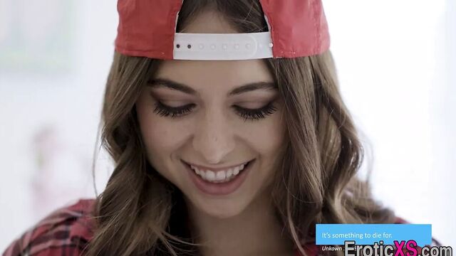 Petite hottie gets creampied