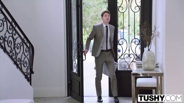 TUSHY It's best to gape with a friend