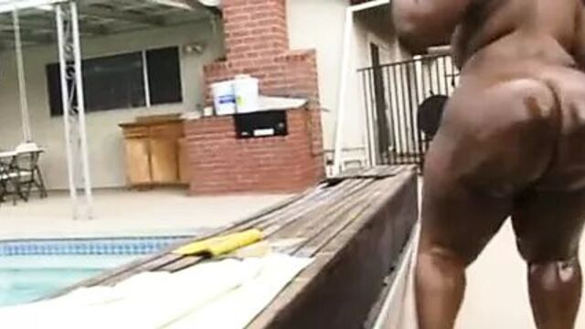 Mz booty fucks a bum