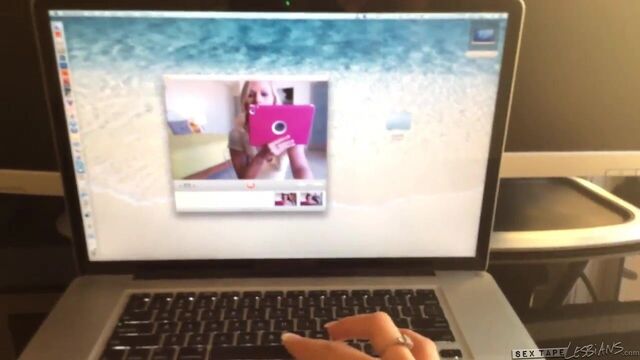 Halle Von and Dakota James at Sextape Lesbians