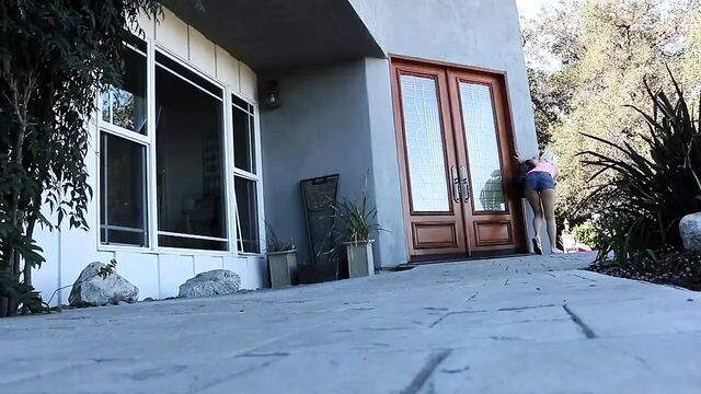 Sexy busty lesbian Jenna Ivory loves her teen Alyssa Lynn