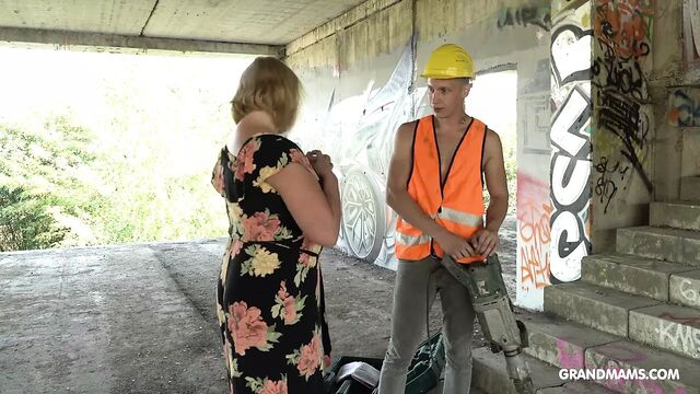 Fat granny gives head and titjob to construction worker