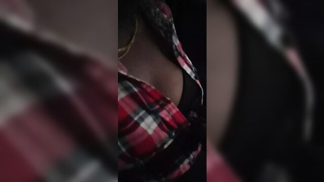 Grooming my gf break in car at Public place