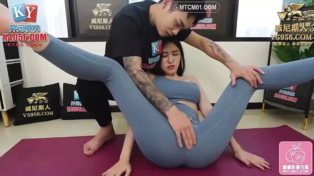 Big boobs yoga teacher with hot yoga pants got her pink pussy fucked so hard by big cock