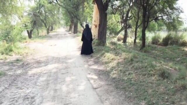 Muslim randi ko jungle se utha k apne room ma choda aur oski gand mari clear hindi audio