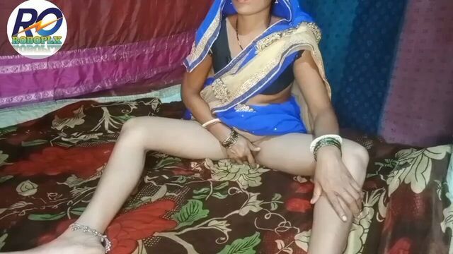 Wah bhabhi ki kya jawani mast lag rahi thi bhabhi saree uthake dikhaya gand to land khara ho gaya