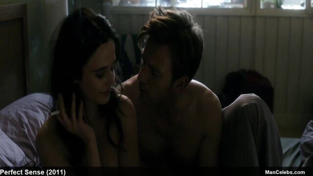 Ewan McGregor shows off his gorgeous ass & cock