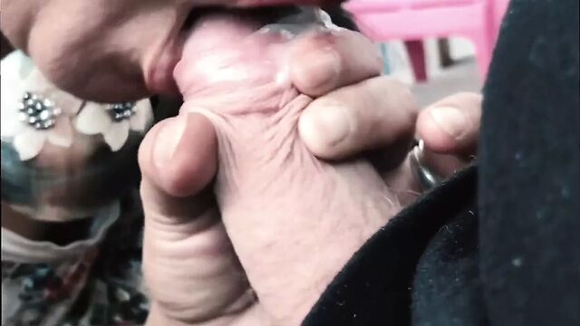 Mature mom gives blowjob with cum in mouth – close-up