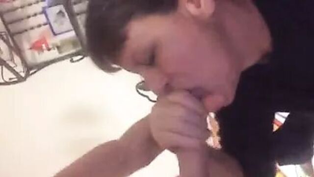 Mature sucking young dick