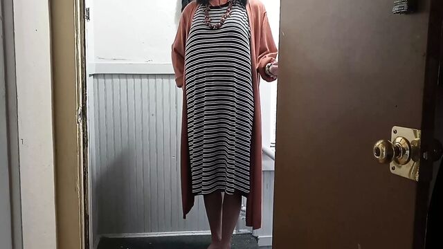 Cfnm dickflashing mature bbw landlady for the first time