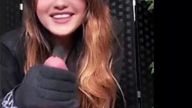 Selena Gomez handjob