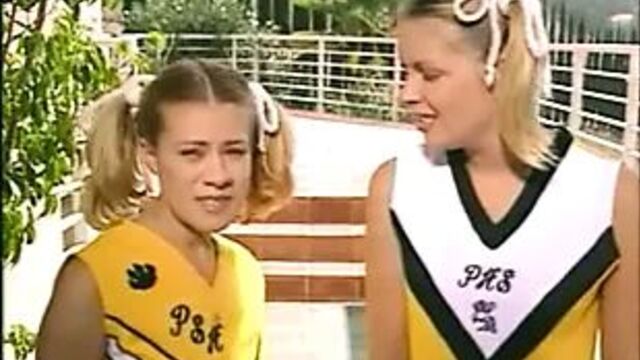 Cheerleaders Kristi and Teri Starr threesome