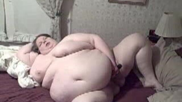Ssbbw masterbates
