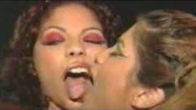 The Man Show: Girls Kissing