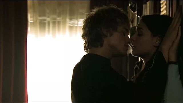 Katie Holmes - Abandon